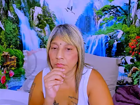 indianroxyn Live XXX chat