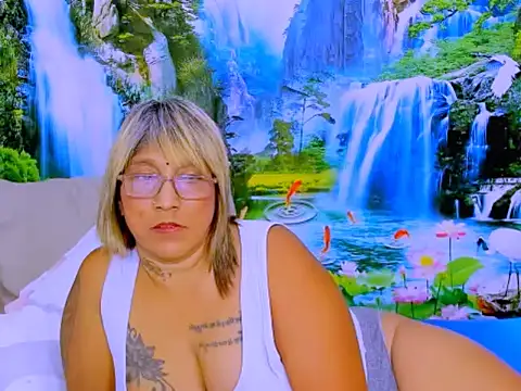 indianroxy's Live XXX Chat
