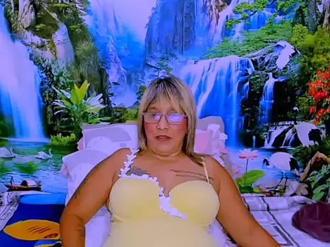 indianroxy's Live XXX Chat