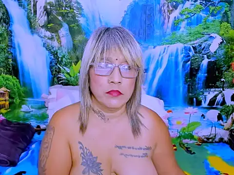 indianroxy's Live XXX Chat