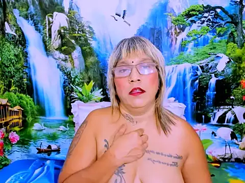 indianroxy's Live XXX Chat