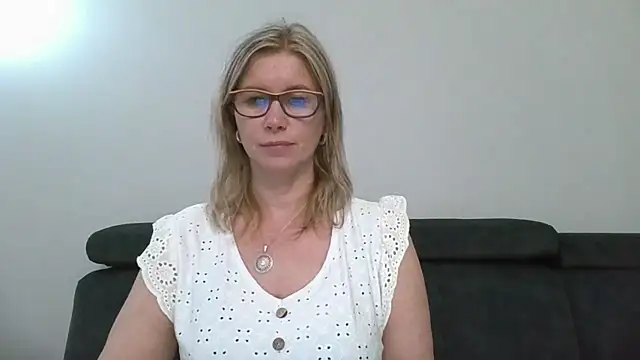 Онлайн чат XXX DoreenSexy