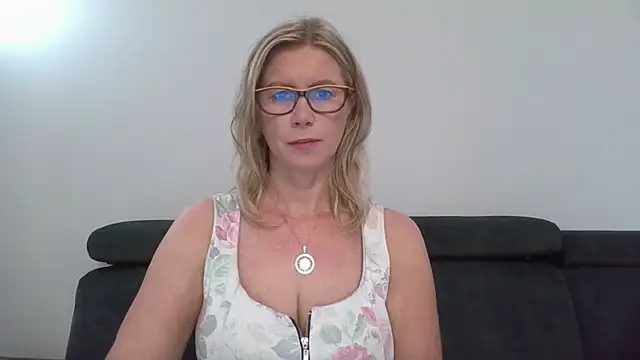 Chat XXX en directo de DoreenSexy