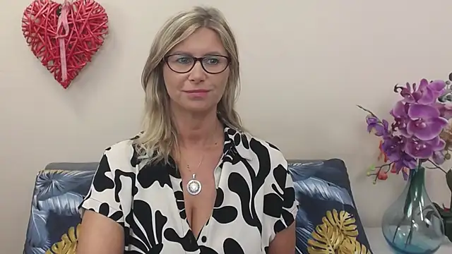 Chat XXX en directo de DoreenSexy