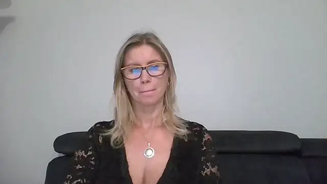 Chat XXX en directo de DoreenSexy