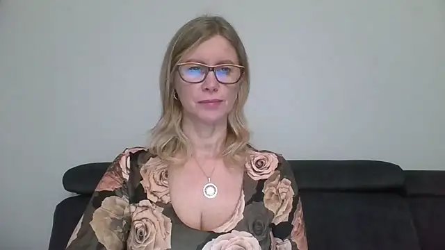 XXX chat uživo modela DoreenSexy