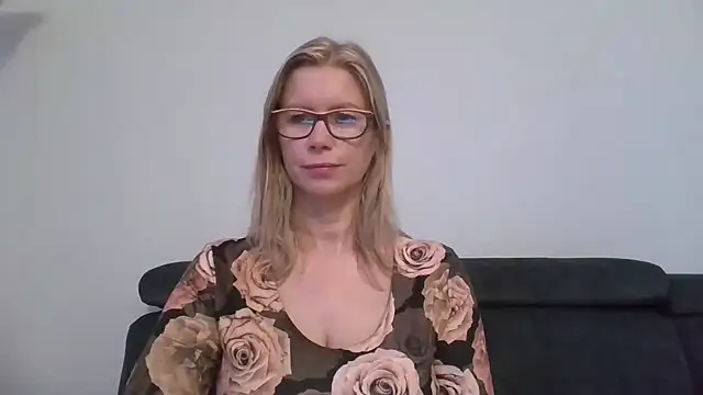 Chat +18 de DoreenSexy ao vivo