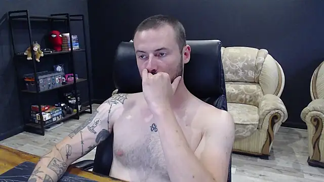 Show modela MihasikD na web-kameri