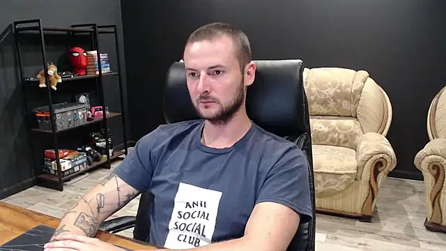 Show modela MihasikD na web-kameri