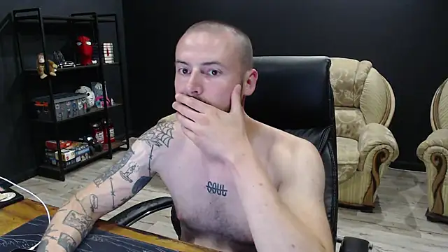 Show modela MihasikD na web-kameri