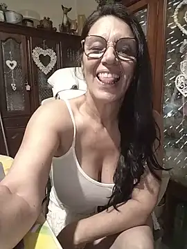 Melmamalhuda@xh Chat XXX in diretta