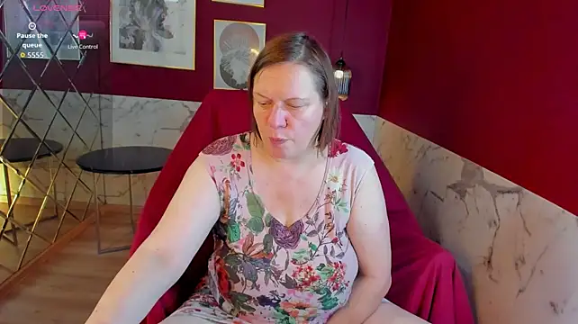 KellyPerfection's Live Chat Room