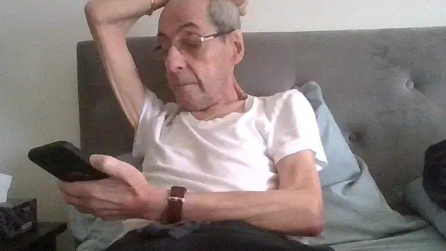 הופעת וובקאם של whitemilk4u
