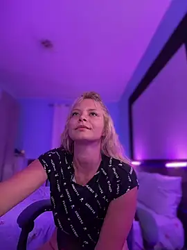 AnastasiaAniess' Live XXX Chat