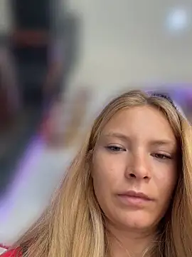 הופעת וובקאם של AnastasiaAniess