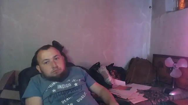 Webkamerová show BIG-COCK-OMG