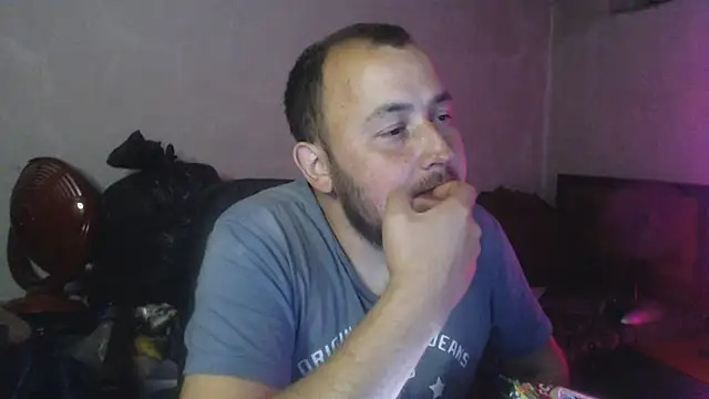 BIG-COCK-OMGn Webbikameraesitys