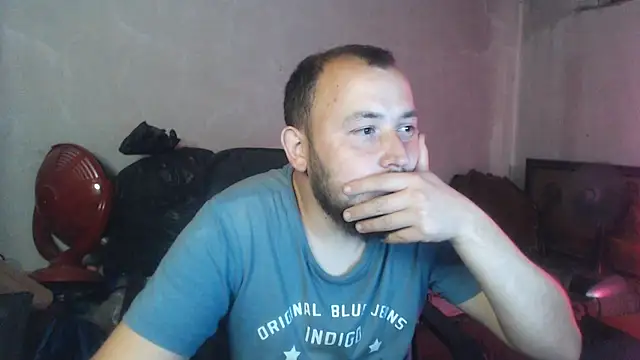 Show modela BIG-COCK-OMG na web-kameri