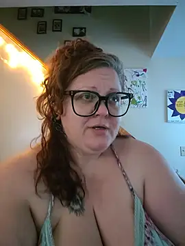 ticklesquirt élő XXX-chatje