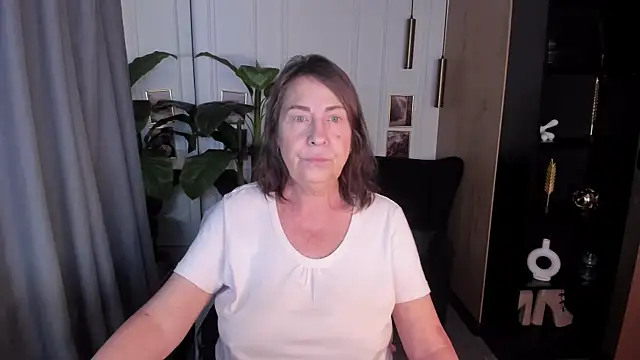 LindaPassionaten Live XXX chat