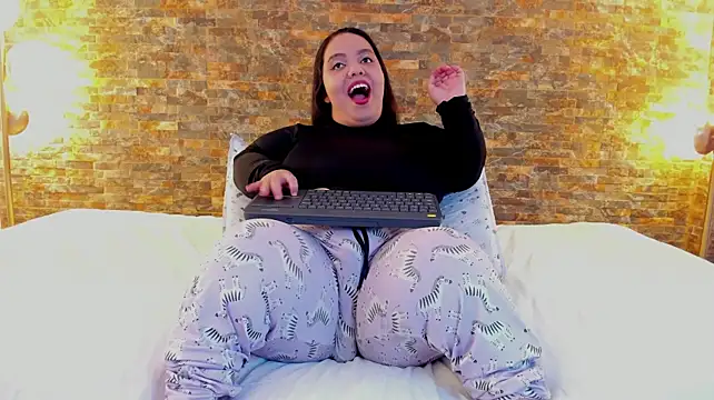 adenile5's Live XXX Chat