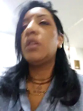 دردشة LadyNahir الجنسية المباشرة
