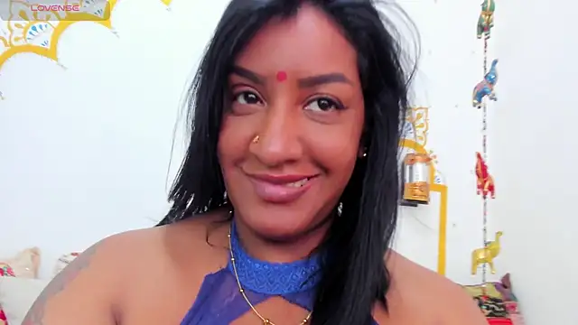 LadyNahir's Live XXX Chat