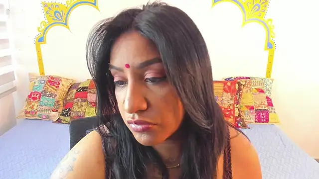 LadyNahir live XXX chat