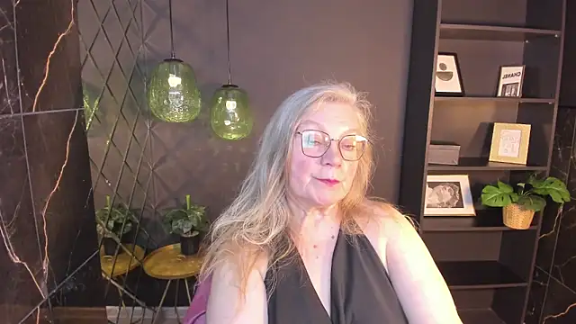 NataliMellow Adlı Modelin Canlı XXX Sohbeti