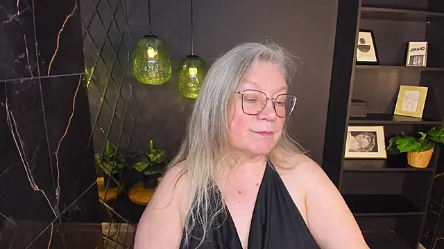 NataliMellow Adlı Modelin Canlı XXX Sohbeti