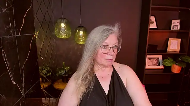 NataliMellow Adlı Modelin Canlı XXX Sohbeti