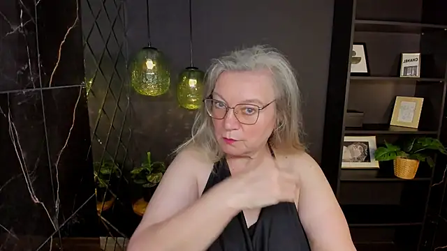NataliMellow Adlı Modelin Canlı XXX Sohbeti