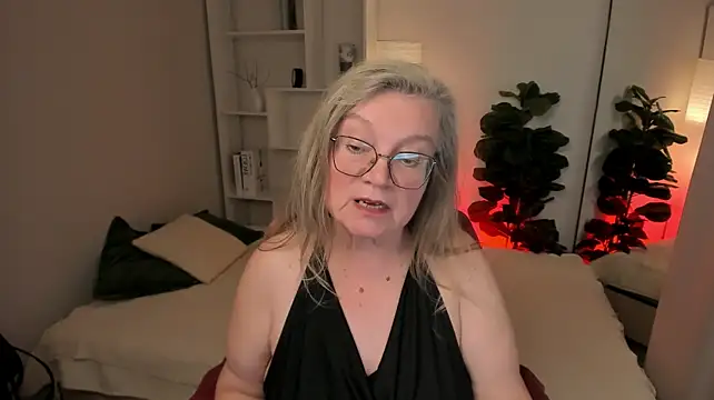 Chat +18 de NataliMellow ao vivo