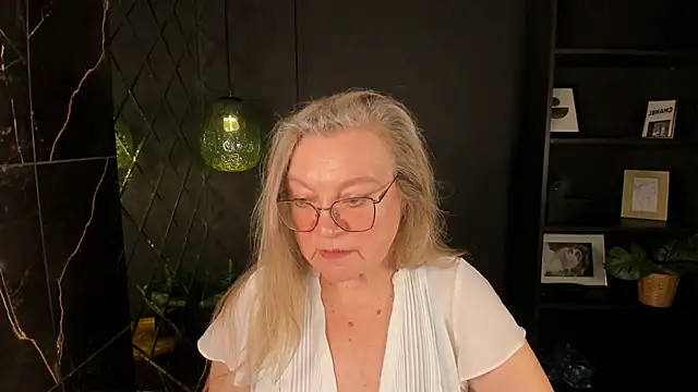 NataliMellow Adlı Modelin Canlı XXX Sohbeti