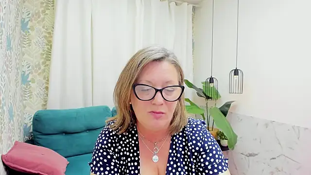 LeaPure's Live XXX Chat