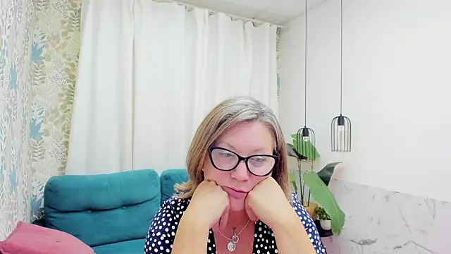 LeaPure live XXX chat