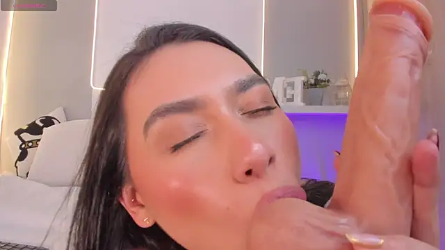 Živý XXX chat EllieMitchell