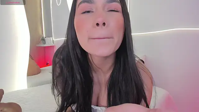 EllieMitchell Adlı Modelin Canlı XXX Sohbeti