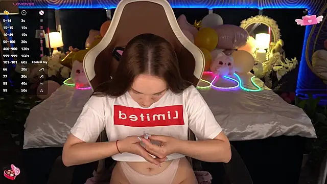 FoxyShy's Live XXX Chat