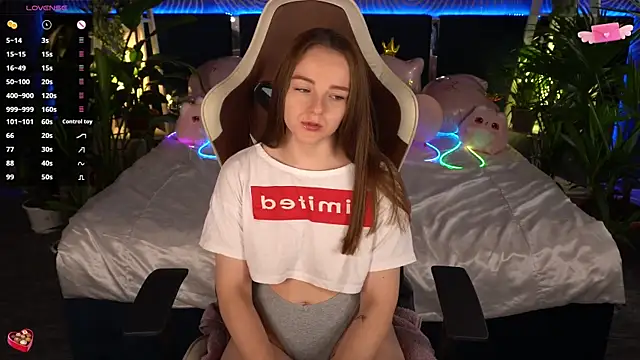 FoxyShy's Live XXX Chat