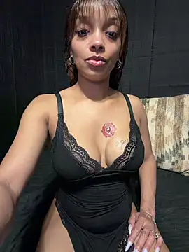 Rakiyahcharms Show in webcam