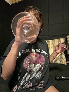 Rakiyahcharms webkamerás műsora