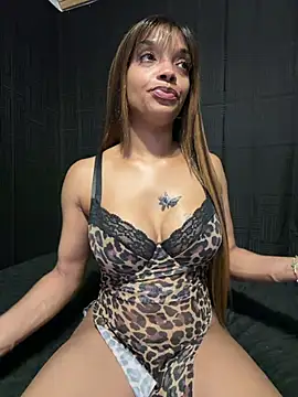 Rakiyahcharms Show in webcam