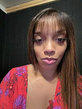 Rakiyahcharms Show in webcam