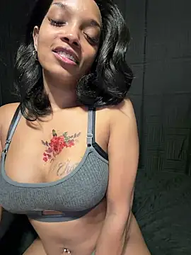 Rakiyahcharms Show in webcam