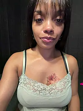 Rakiyahcharms webcam show
