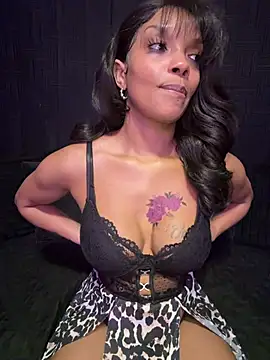 Rakiyahcharms Show in webcam