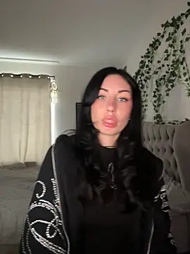 Estherjizz Adlı Modelin Canlı XXX Sohbeti