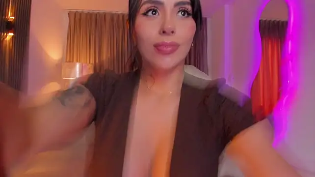 Sarah_Stone_ live XXX chat