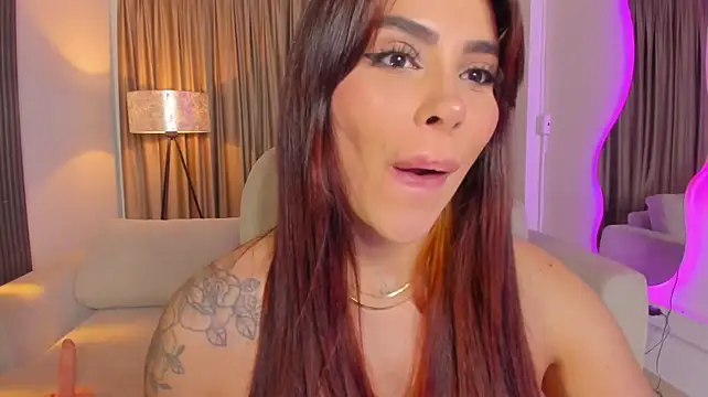 Sarah_Stone_ Show in webcam